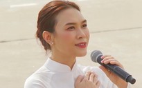 Khoảnh khắc Mỹ Tâm diện áo dài trắng, hát ở đại lễ 2.9 gây sốt