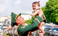 Hình ảnh giao lưu quân - dân xúc động trong lễ A80