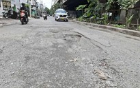 Đường nhiều ổ gà