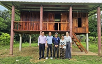 Tặng nhà nhân ái cho đôi vợ chồng trẻ ở xã Ba Lòng