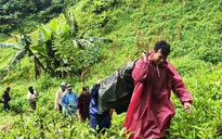 Đà Nẵng: Băng rừng 5 km đưa bệnh nhân người Lào về nhà
