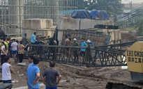 TP.HCM: Cần cẩu công trình Vành đai 3 sập, 2 công nhân thương vong