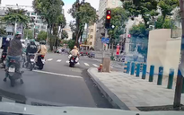 CSGT Rạch Chiếc mở đường khẩn cấp đưa bé trai co giật đến BV Nhi đồng 2