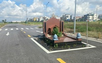 Ngôi mộ nằm giữa đường ở Hải Phòng