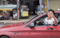 CSGT TP.HCM phạt tài xế ô tô chuyển làn ẩu suýt gây tai nạn