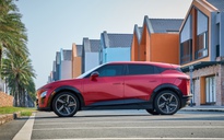 Có khoảng 800 triệu đồng, mua xe điện hay xe xăng thời điểm này?