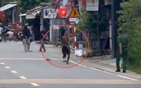Bắt giữ người đàn ông cầm dao đuổi chém công an và người đi đường