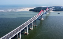 Cận cảnh cầu vượt cửa biển Thuận An 2.400 tỉ đồng chưa thể thông xe