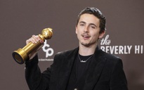 'Chàng thơ' Timothée Chalamet đánh bại Leonardo DiCaprio tại Quả cầu vàng 2026