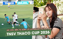 Nữ CĐV đến từ sớm cổ vũ người yêu vì 'nhìn bạn chạy trên sân rất ngầu'