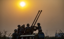 Tư lệnh Vũ Hồng Sơn kiểm tra trận địa phòng không tham gia bảo vệ Đại hội XIV