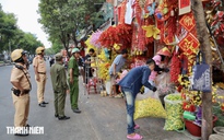 TP.HCM xử lý lấn chiếm vỉa hè: Dãy cửa hàng khu Chợ Lớn bất ngờ thu dọn