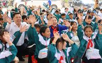 Học sinh khó khăn vùng núi Khánh Hòa nhận quà tết sớm