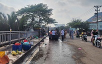 TP.HCM xử lý lấn chiếm vỉa hè: CSGT lập nhiều biên bản quanh các chợ