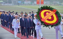 Tổng Bí thư Tô Lâm và đại biểu Đại hội XIV vào Lăng viếng Bác