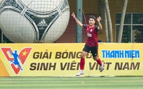 Đôi giày vải của tiền đạo tài năng người Gié Triêng