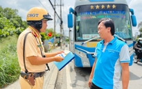 CSGT TP.HCM phạt gần 2.100 xe khách, xe chở hàng trong 10 ngày: Lỗi nào nhiều nhất?