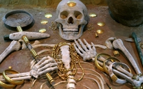 Phát hiện trang sức vàng đầu tiên của nhân loại trong mộ cổ