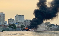 TP.HCM: Cháy tàu du lịch trên sông Sài Gòn