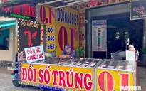 Đại lý vé số ở TP.HCM cũng kêu trời, người bán dạo 'ôm vé muốn xỉu luôn'