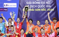 Chủ tịch VFF chúc mừng đội nữ TP.HCM I bảo vệ thành công chức vô địch quốc gia