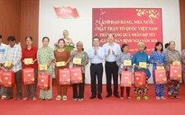 Ủy viên Bộ Chính trị Nguyễn Thanh Nghị tặng quà tết ở Cà Mau