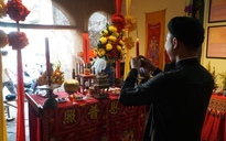 Bàn thờ cúng giao thừa kiểu Nam bộ xưa được tái hiện tại ngôi đình trăm tuổi