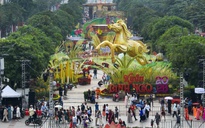 Nhìn từ trên cao, đường hoa Nguyễn Huệ rực rỡ trước giờ khai mạc