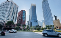 Ngày 28 tết, đường phố TP.HCM thoáng lạ