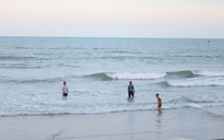 Quảng Ngãi: Tắm biển Mỹ Khê, học sinh lớp 6 đuối nước chiều 28 tết