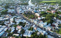 Kẹt xe kéo dài trên quốc lộ 53 do ô tô chết máy trên cầu Ngã Tư