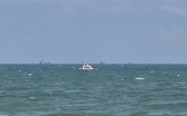 Tìm thấy thi thể 2 cha con đuối nước tại biển Mỹ Khê, Quảng Ngãi