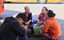 Chiều mùng 6 tết nhiều người 'ngược dòng' từ TP.HCM về miền Tây… ăn tết, vì sao?