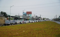 Dòng xe từ miền Tây đổ về TP.HCM sau tết, nhiều tuyến đường 'nghẹt thở'