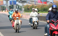 Mới tháng 2 đã nắng cháy da, nhiều người bị 'sốc nhiệt' vì quá nóng