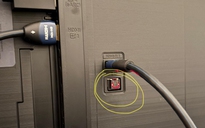 Cổng 'phát sáng' phía sau Smart TV có thể làm được những gì?