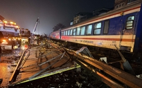 Vụ tàu hỏa 'vò nát' xe tải: Đoàn tàu 564 tấn phải lùi 15 m để cứu hộ tài xế
