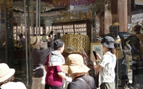 Chợ vàng Dubai tấp nập khách du lịch