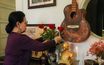 Xúc động khoảnh khắc danh ca Khánh Ly thăm Gác Trịnh tại Huế