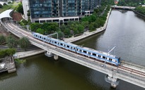 Metro số 1 chạy miễn phí Tết Nguyên đán, người dân nhận vé thế nào?