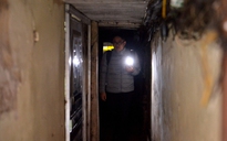 Những con ngõ nhỏ tại phố cổ Hà Nội quanh năm không thấy ánh sáng mặt trời