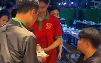 Nhân viên quán ăn ở Tây Ninh trúng số hơn 16 tỉ đồng, chia tiền cho đồng nghiệp