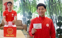 Khuất Văn Khang cùng Thể Công Viettel tham gia bầu cử, Công Phương háo hức lần đầu bỏ phiếu