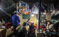 Quán bánh canh 'đồ mã' ở Huế: Khách tự bưng ghế, kiên nhẫn chờ