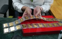 Giá vàng đứng im, giá bạc tiếp tục giảm ngay đầu tuần