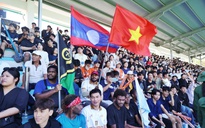 Lưu học sinh quốc tế cũng ‘bùng nổ’ trên khán đài TNSV THACO Cup 2026