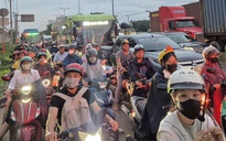 Giá xăng tăng, vượt 30.000 đồng/lít, người đi làm xa… thở dài