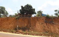 Đồng Nai: Thêm tuyến đường thi công khiến nhà dân chênh vênh bên mép vực sâu