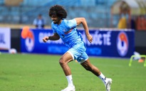 Cựu sao Ngoại hạng Anh Hamza Choudhury xuất hiện tại sân Hàng Đẫy, đối đầu Xuân Son: Ai thắng ai?