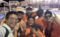 Người Việt ở Mỹ lần đầu 'tác nghiệp' tại trận derby 'nóng' nhất Texas